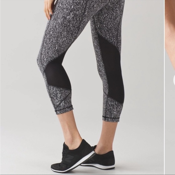 Lululemon- Pace Revival Crop Black & White Size 6 - Picture 8 of 10